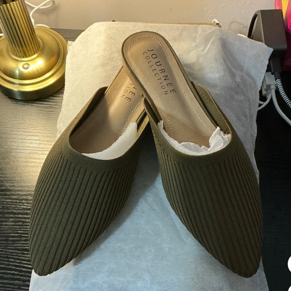 Journee Collection Olive Brown Flats - Picture 1 of 1